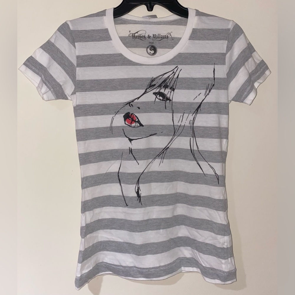 Vintage heroes and villains gray and white striped graphic tee face t shirt top